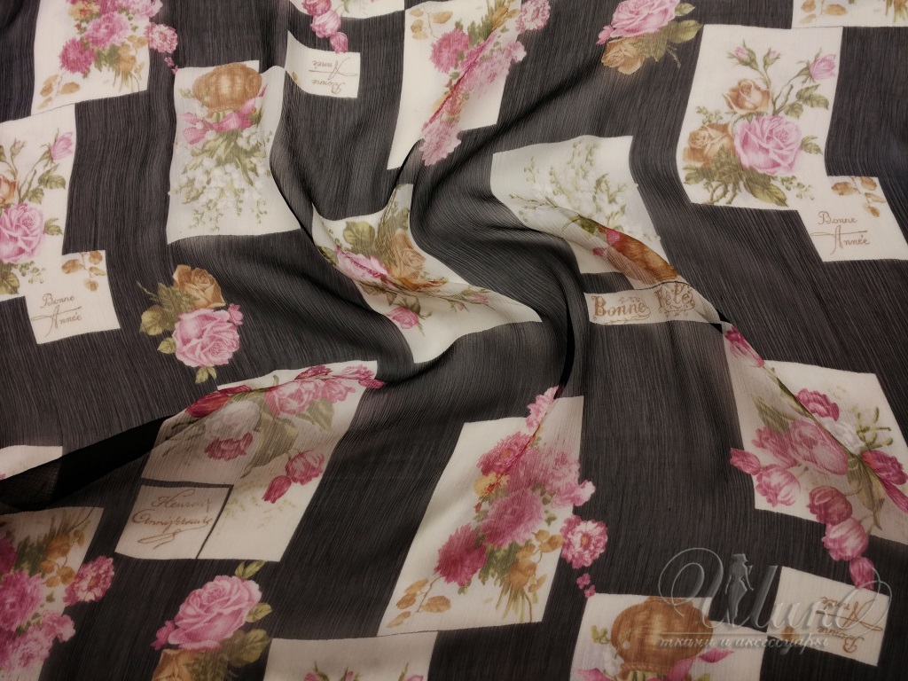 Ткань шифон черные квадраты, розовые цветы 2