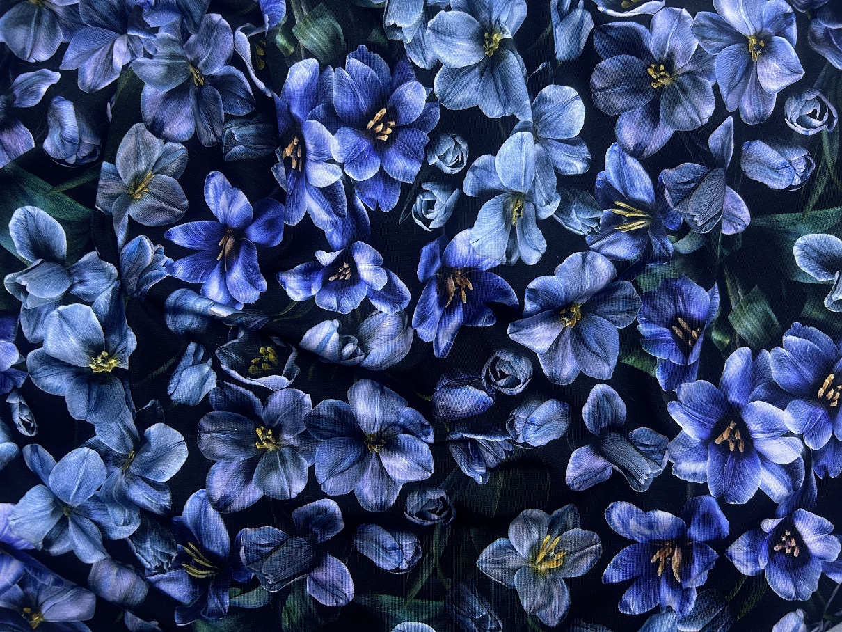 Ткань Трикотаж  черного цвета с принтом  голубые цветы  38112 3